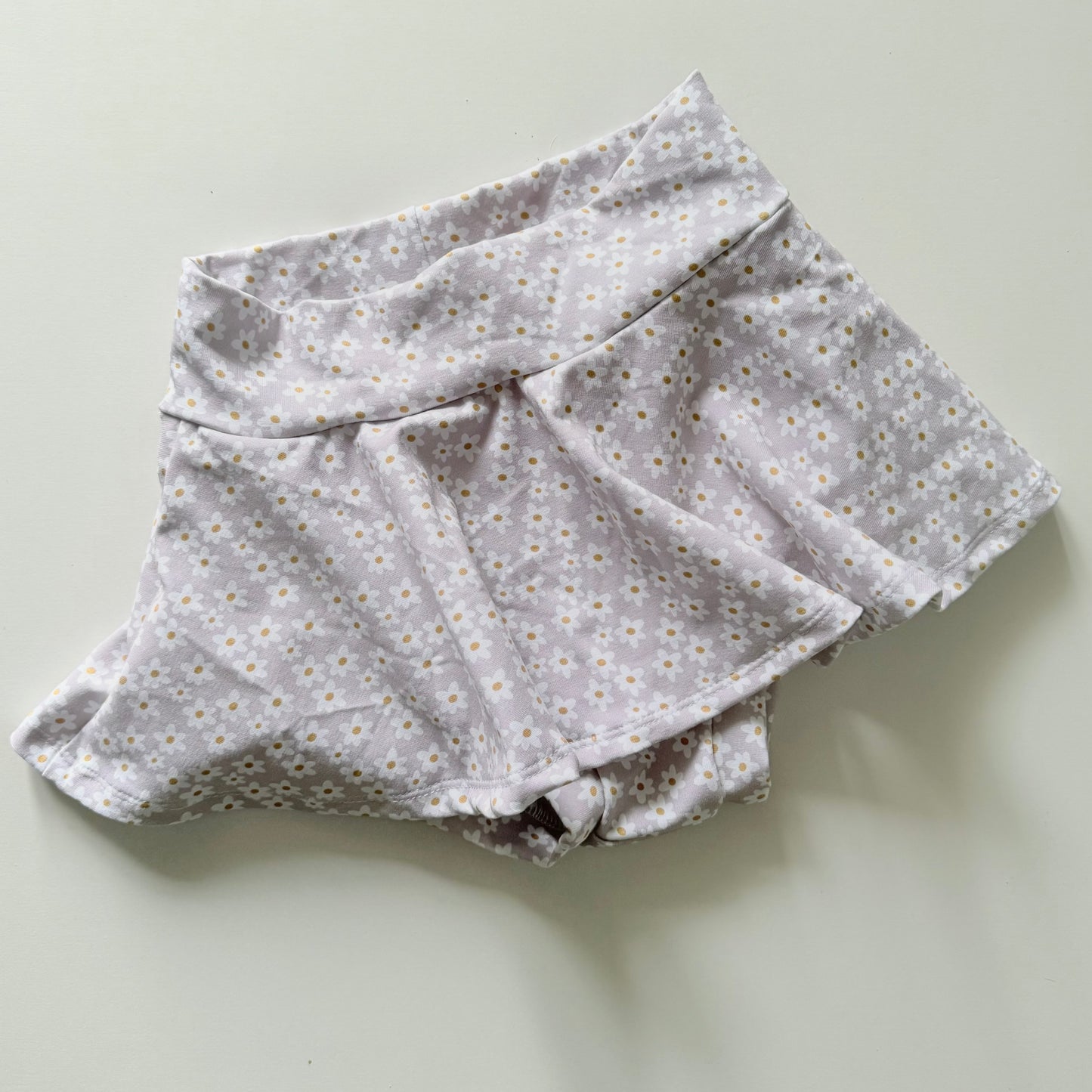 SKIRTED BUMMIES | PURPLE DAISY SIZE 5