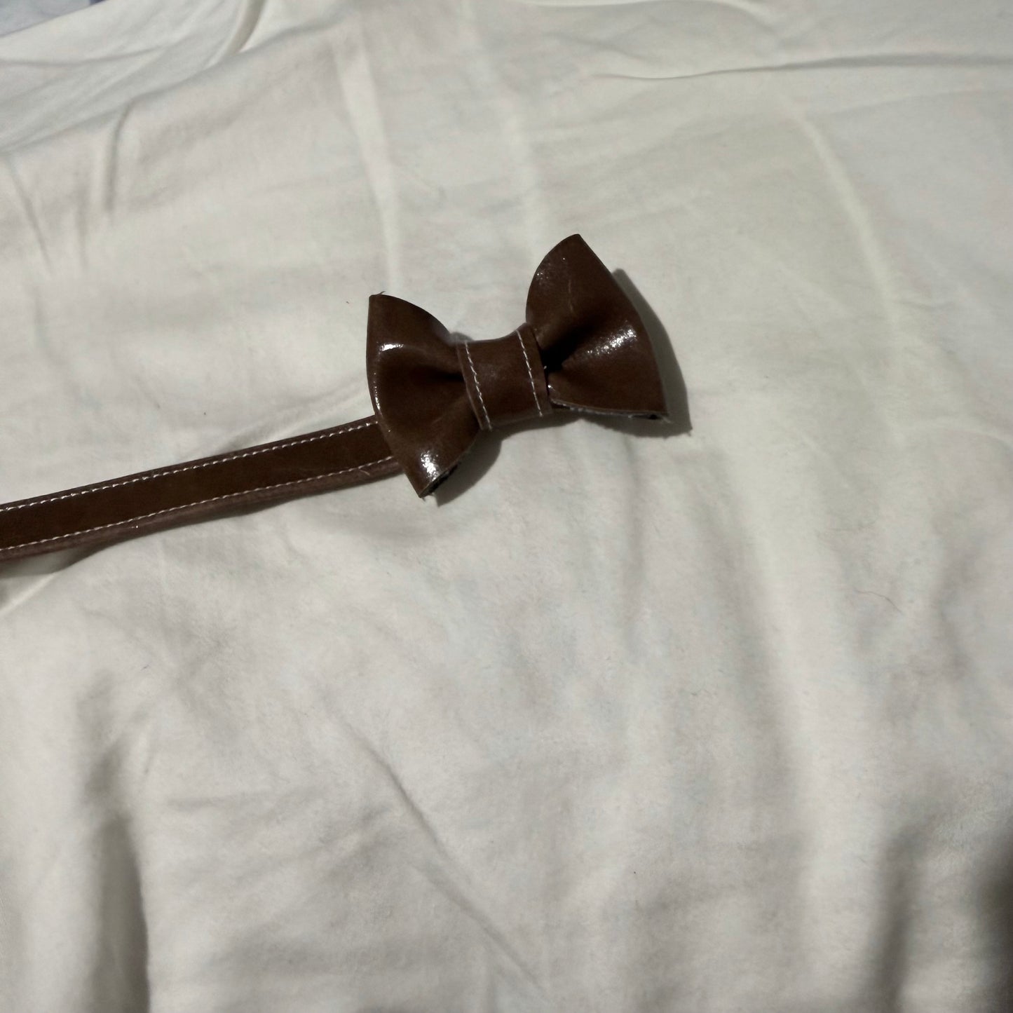 ADJUSTABLE BOW BELT |  BROWN LUSTRE FAUX LEATHER