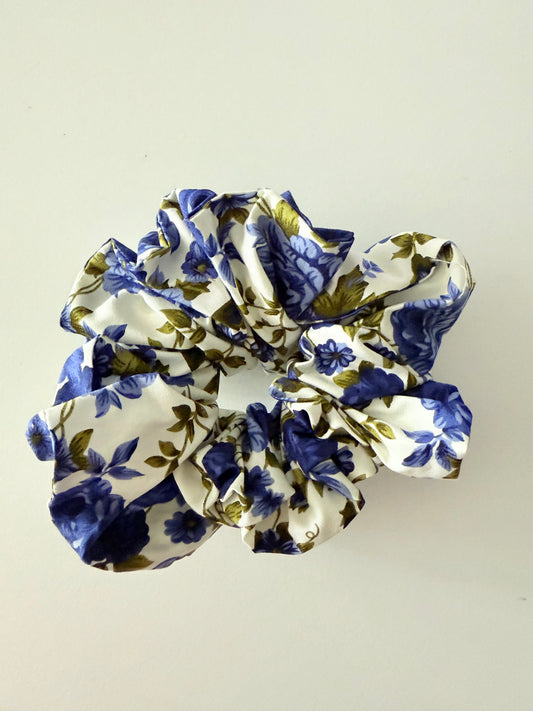SCRUNCHIE | OG NAVY FLORAL