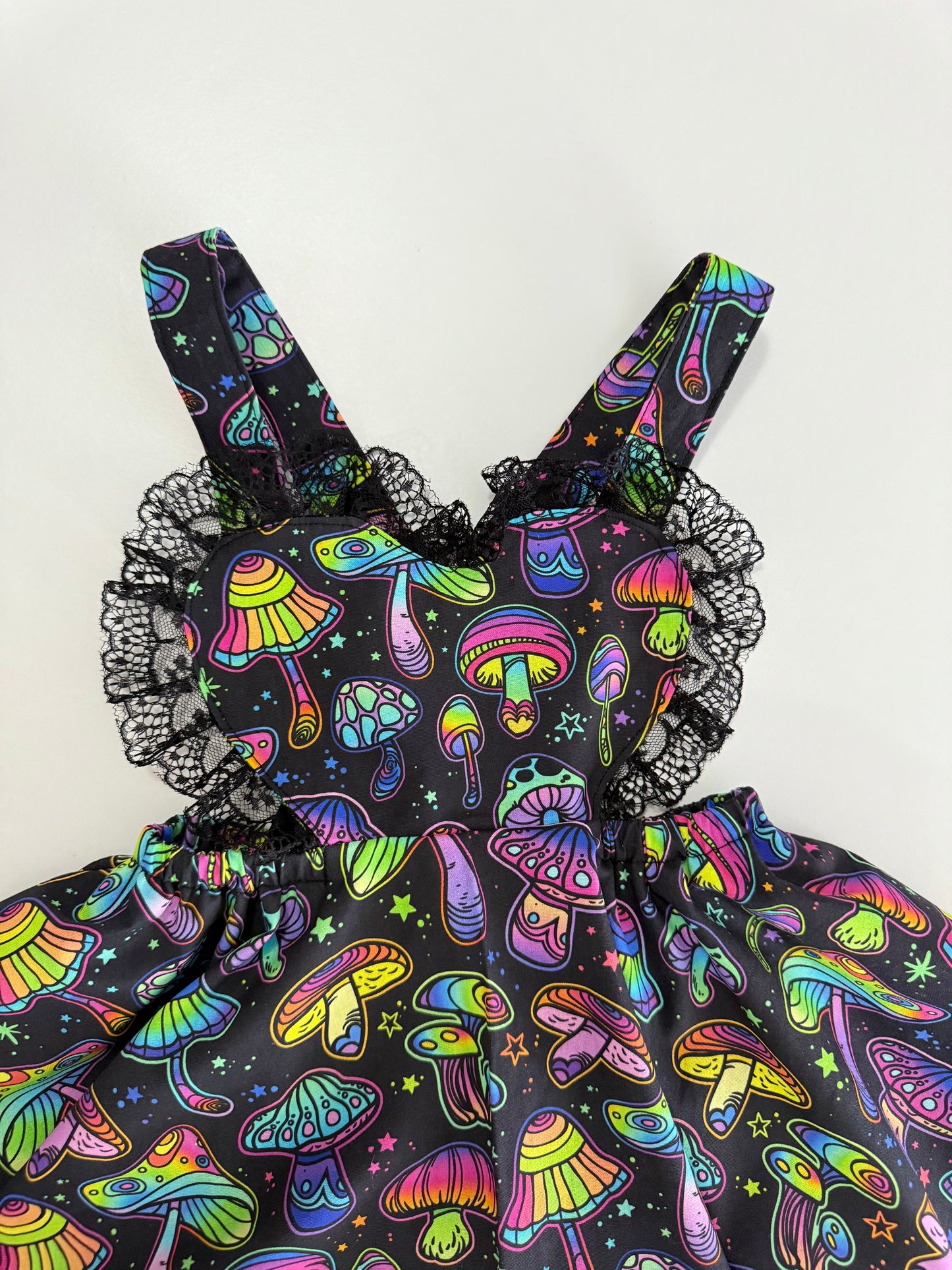 HEART SPINNY PINNY | MAGIC MUSHROOMS