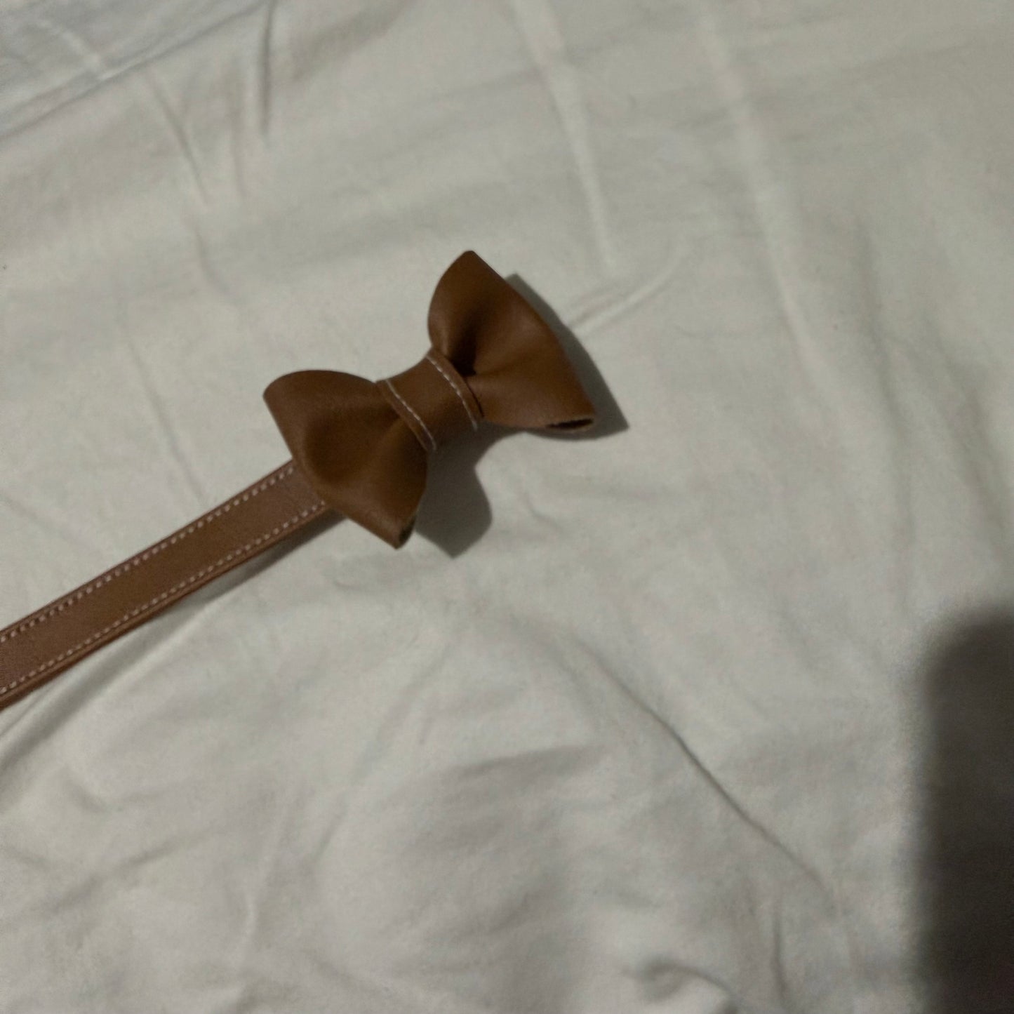 ADJUSTABLE BOW BELT | TAN FAUX LEATHER