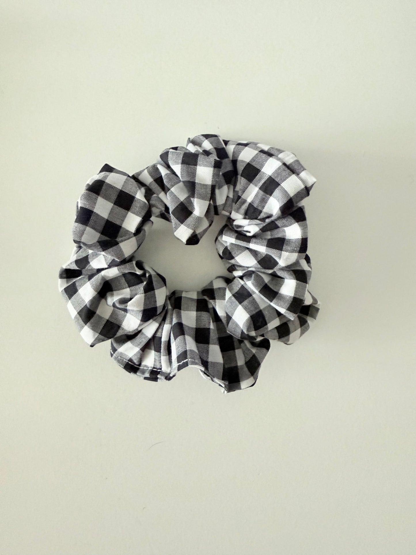 SCRUNCHIE | BLACK GINGHAM