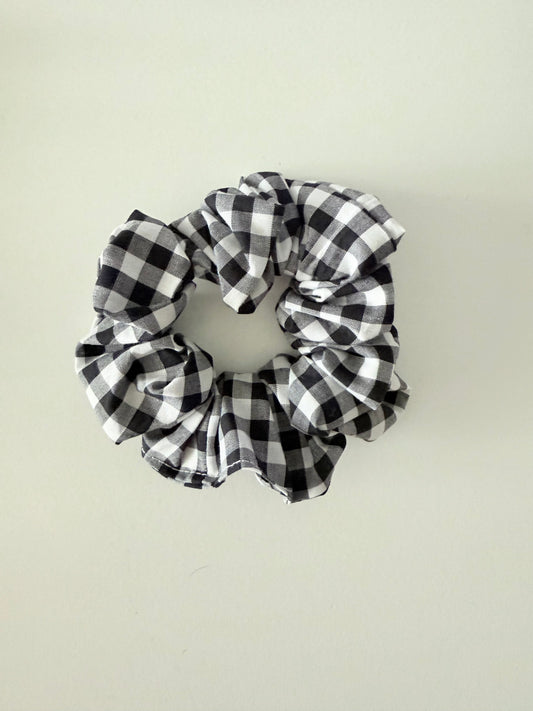 SCRUNCHIE | BLACK GINGHAM