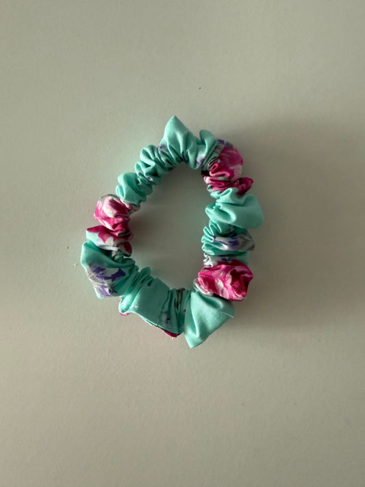 SCRUNCHIE | SARA
