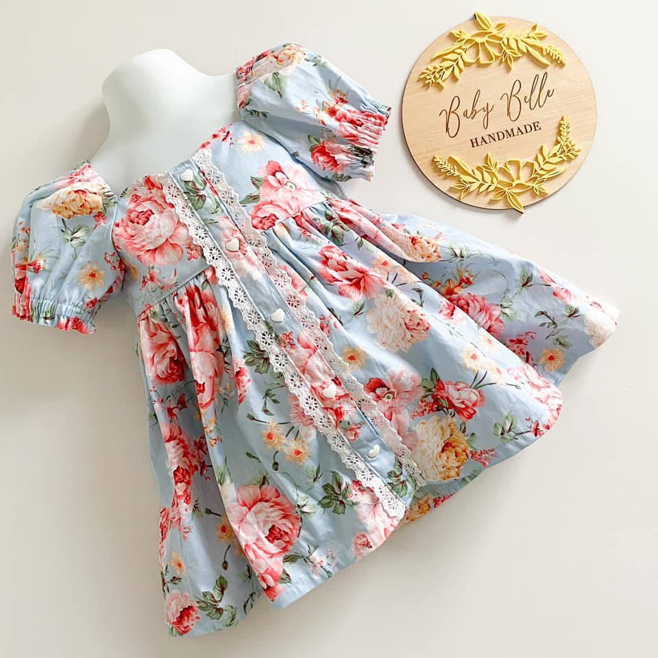 Sweetheart bodice, Mini gathered skirt with added lace detailing