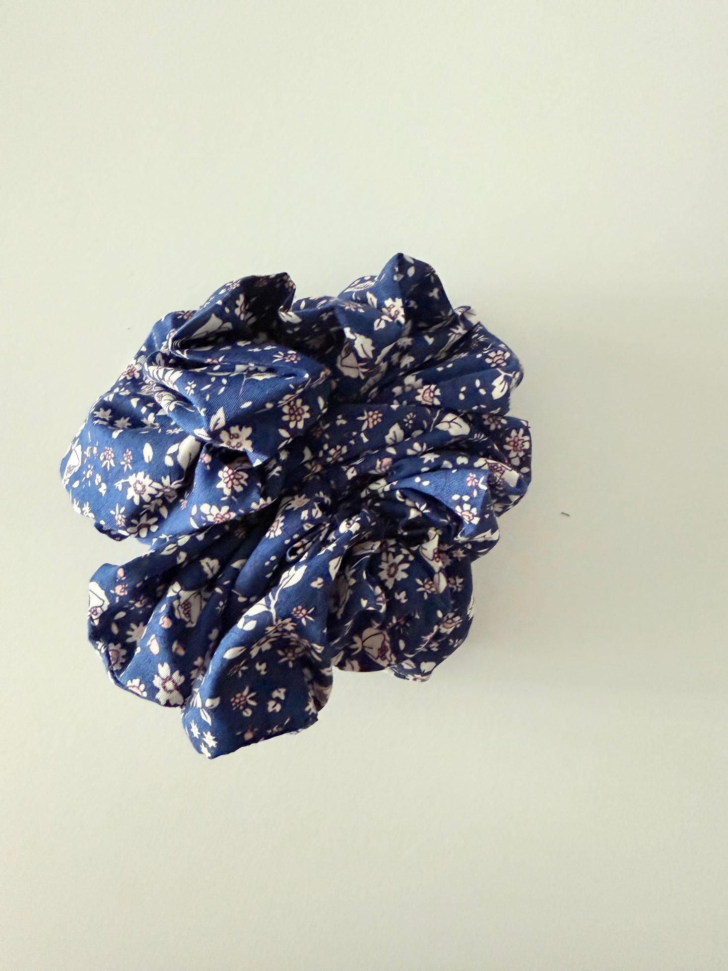 SCRUNCHIE | DITSY NAVY FLORAL