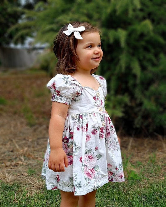 Sweetheart bodice with regular gathered skirt