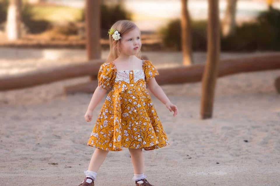 Straight bodice with Regular circle skirt - lace add on extra 