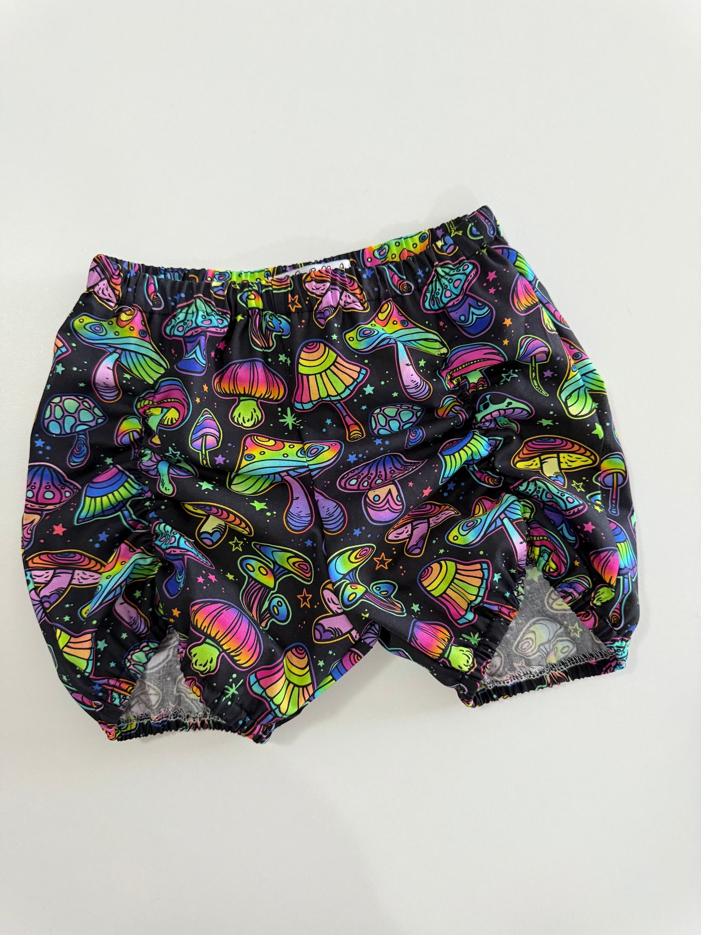 PUCKER SHORTIES | MAGIC MISHROOMS