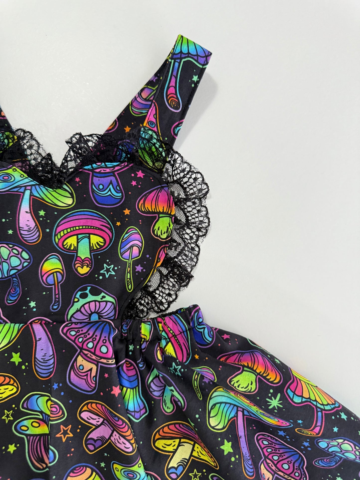 HEART SPINNY PINNY | MAGIC MUSHROOMS