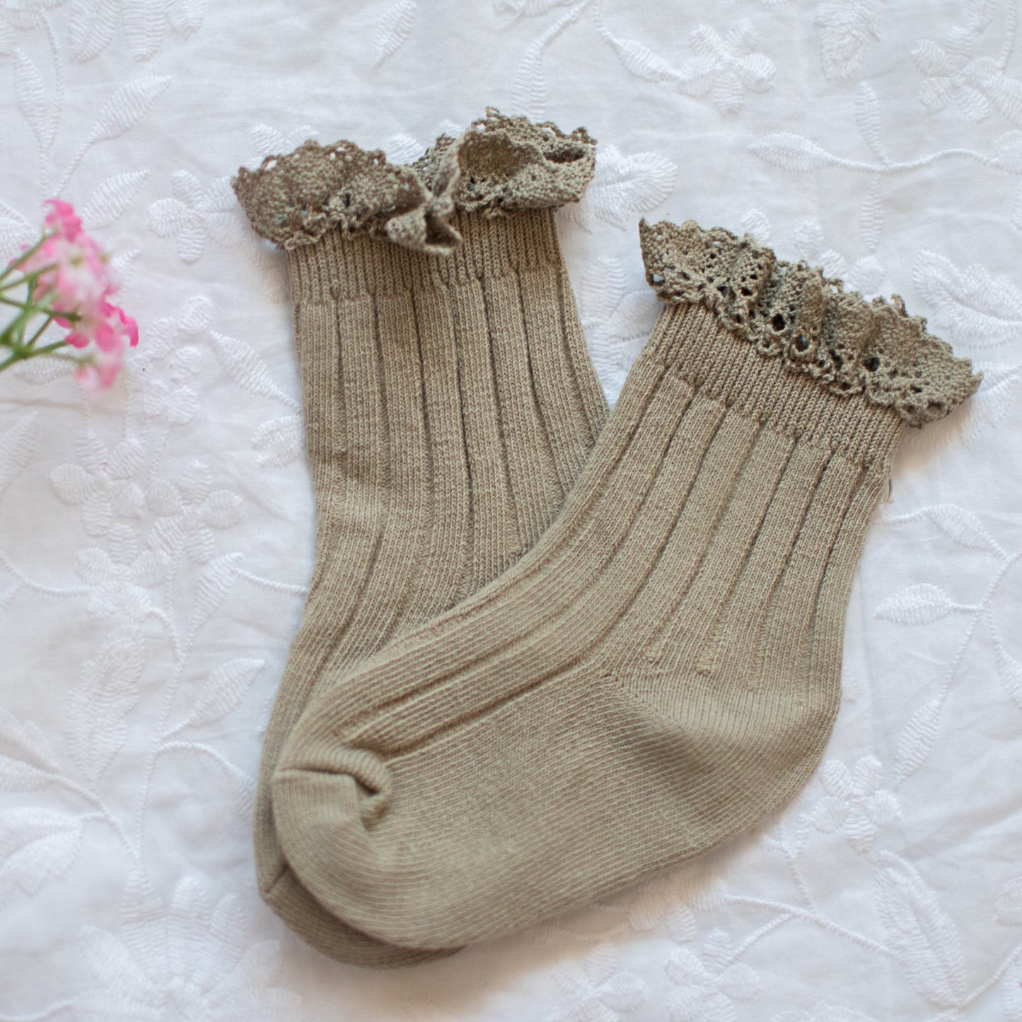 ANKLE RUFFLE SOCKS | LIGHT OLIVE