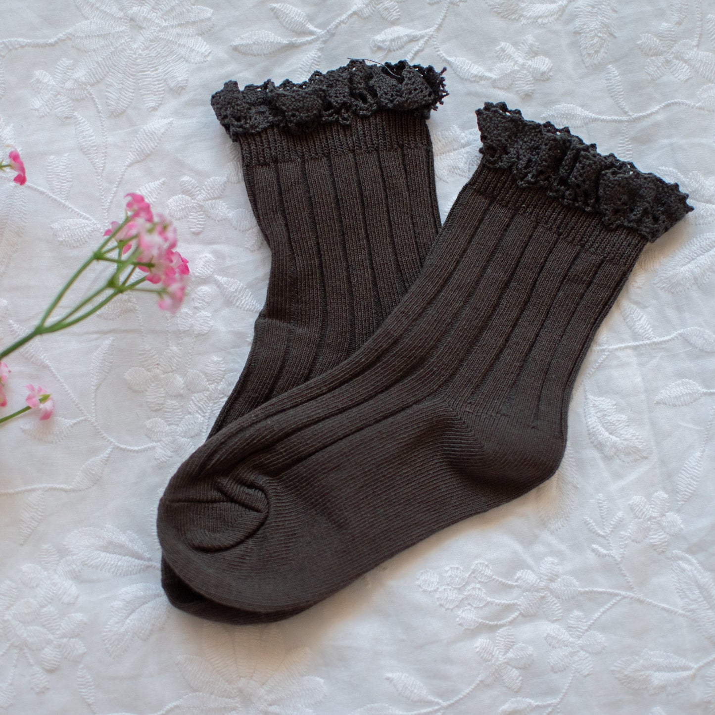 ANKLE RUFFLE SOCKS | DARK GREY
